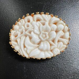 Vintage Napier Brooch Carved White Lucite Gold‎ Tone 1960s Pin